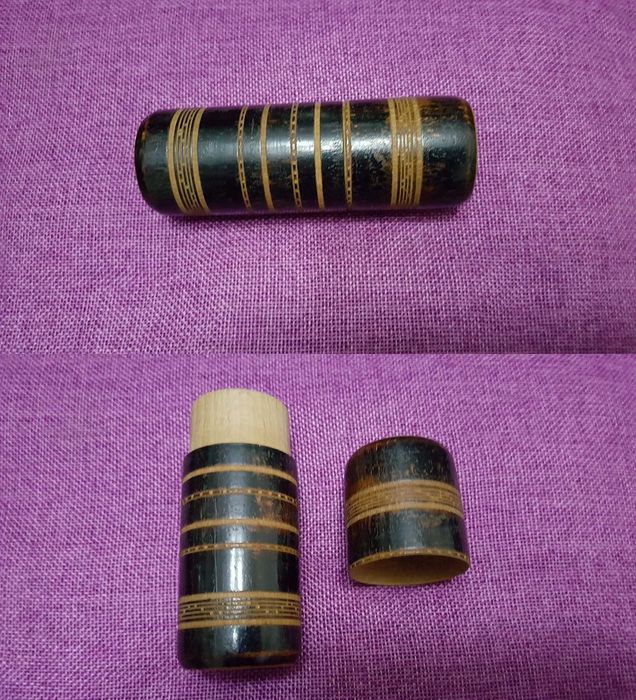 Arte Africana - Caixa tubular de madeira, 11 cm, com cerca de 100 anos