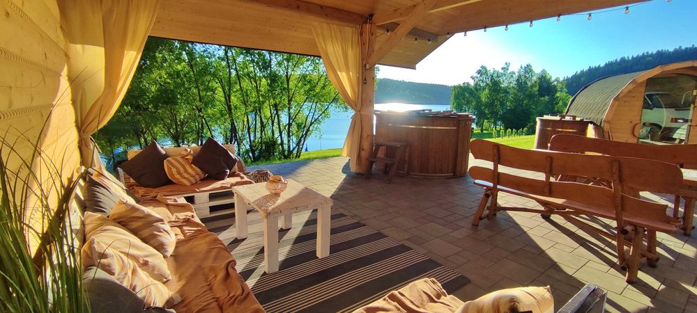 Domek z jacuzzi sauną nad jeziorem  w Bieszczadach własna plaża 30%