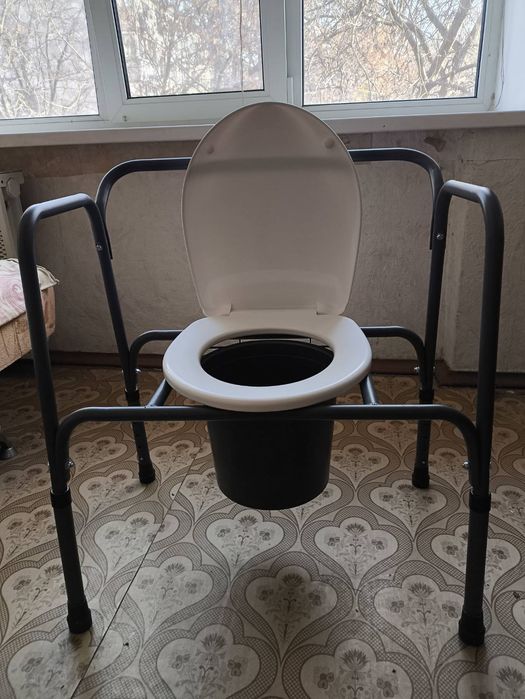 Стілець -туалет регульований