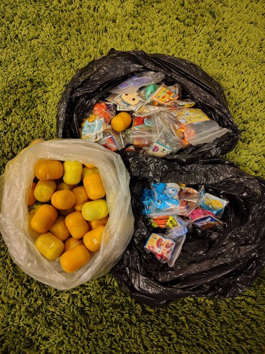 ~100 Brindes/Brinquedos Kinder