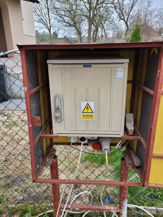 Skrzynka elektryczna budowlana