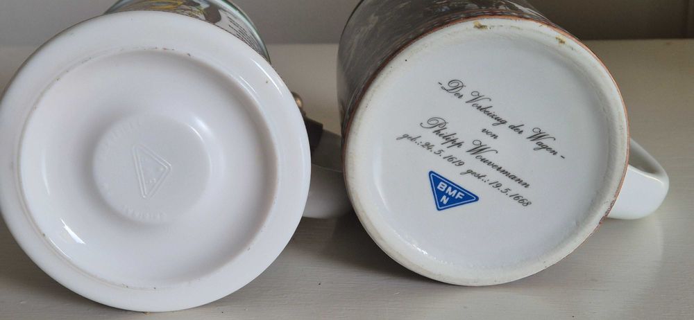 Dwa ceramiczne kufle do piwa z cynowymi przykrywkami