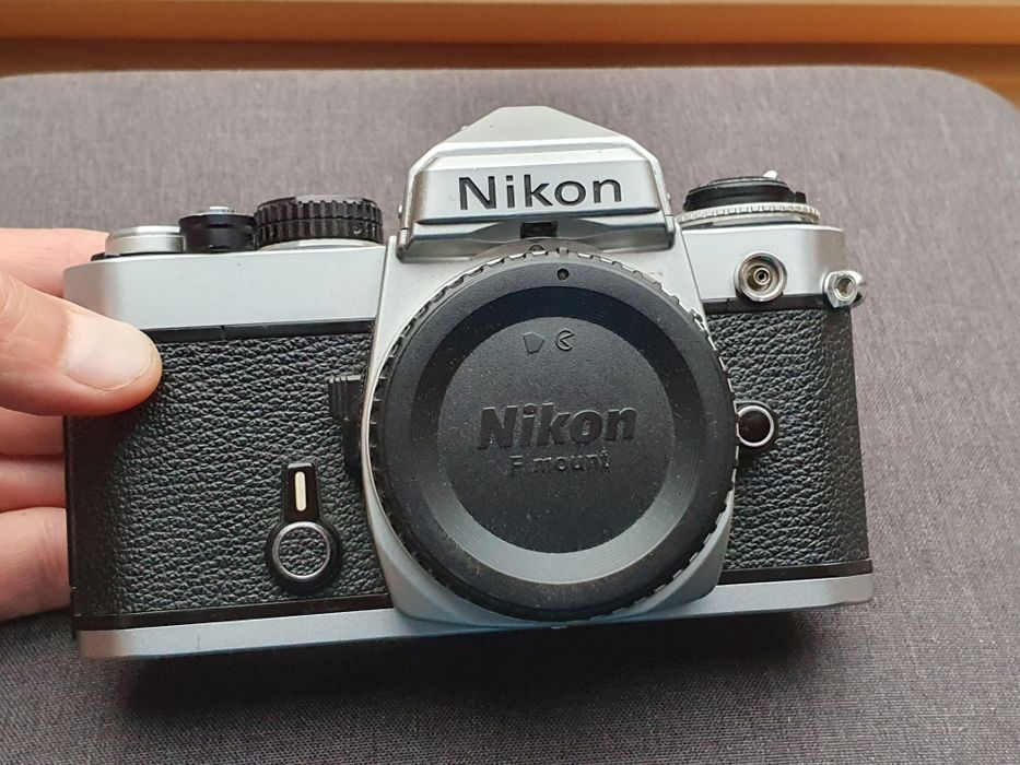 Aparat Nikon FE, ładny