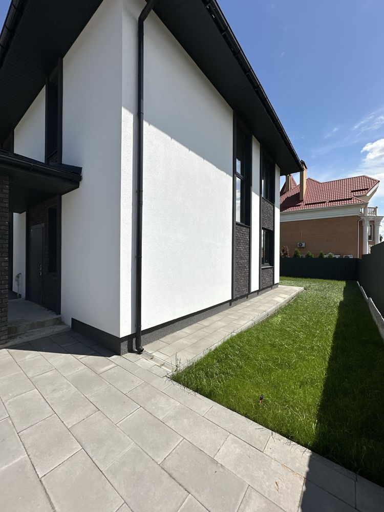 Якісний будинок в закритому КМ.