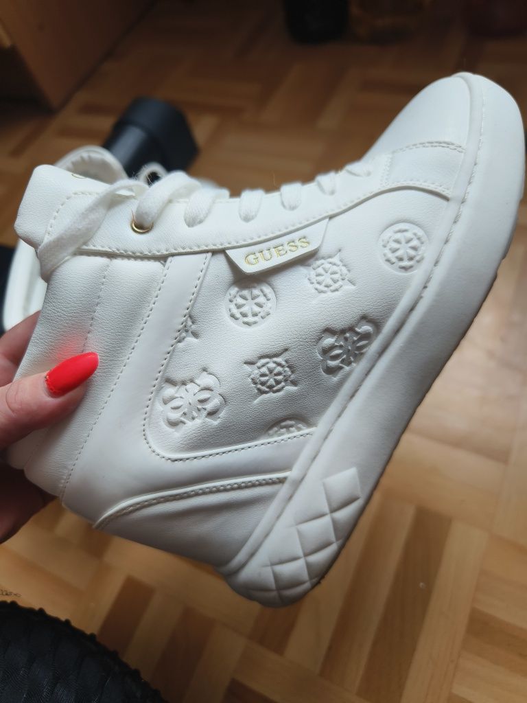 Adidasy GUESS na koturnie 41