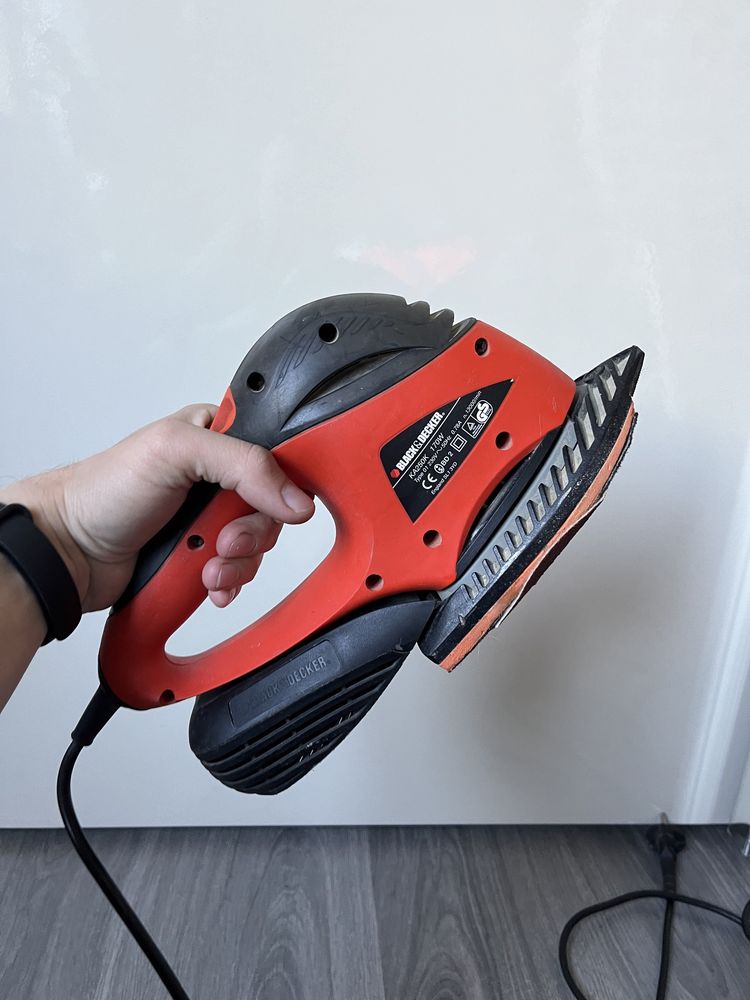 Шліфмашинка Black Decker