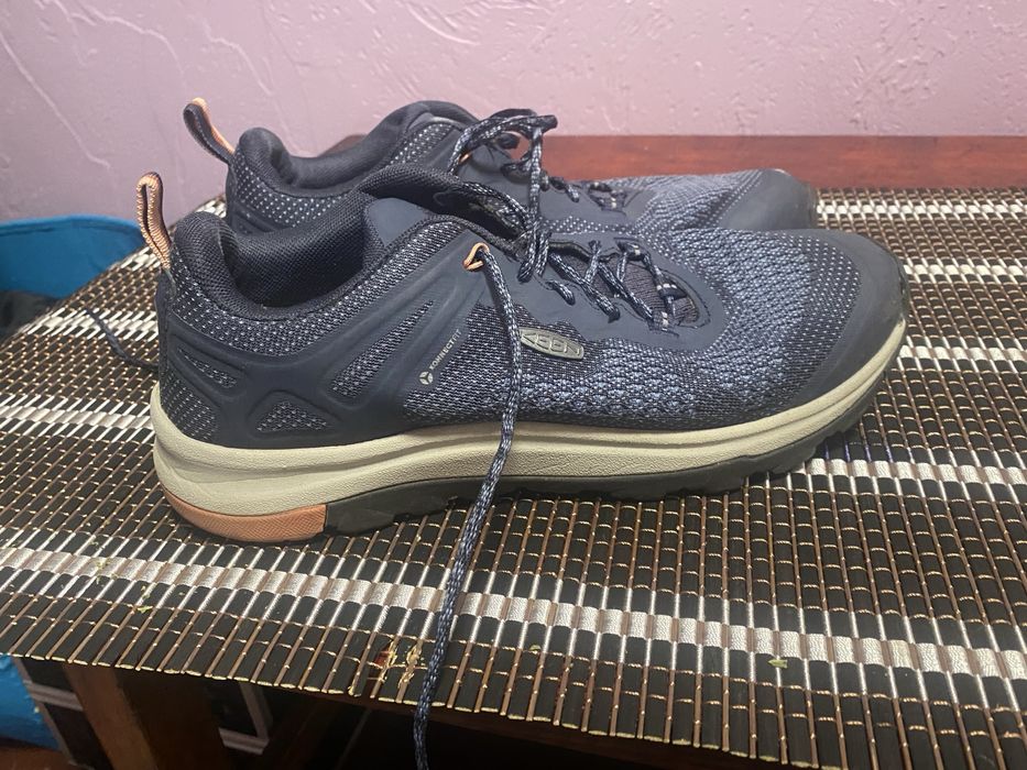 Кросівки в гарному стані