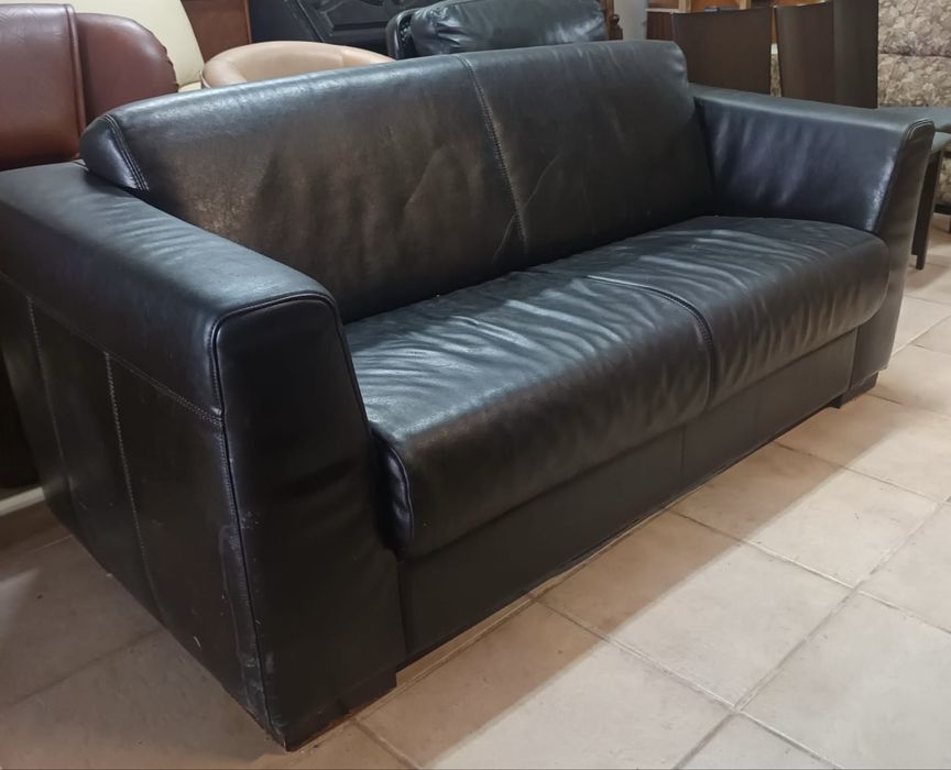 Sofá preto pele bom estado
