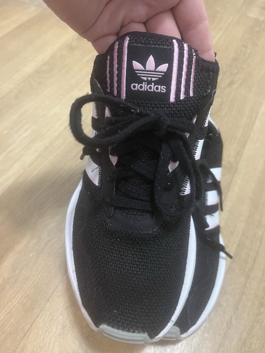 Кросівки adidas 38-38.5розмір
