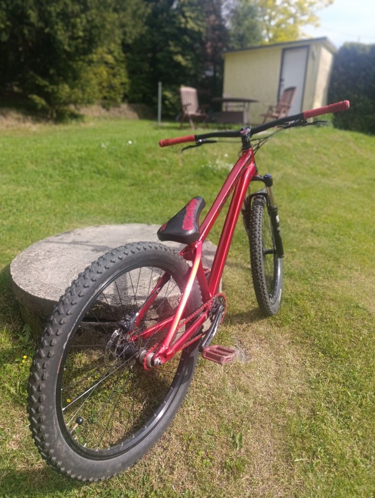 Dartmoor two6player w kolorystyce Red devil