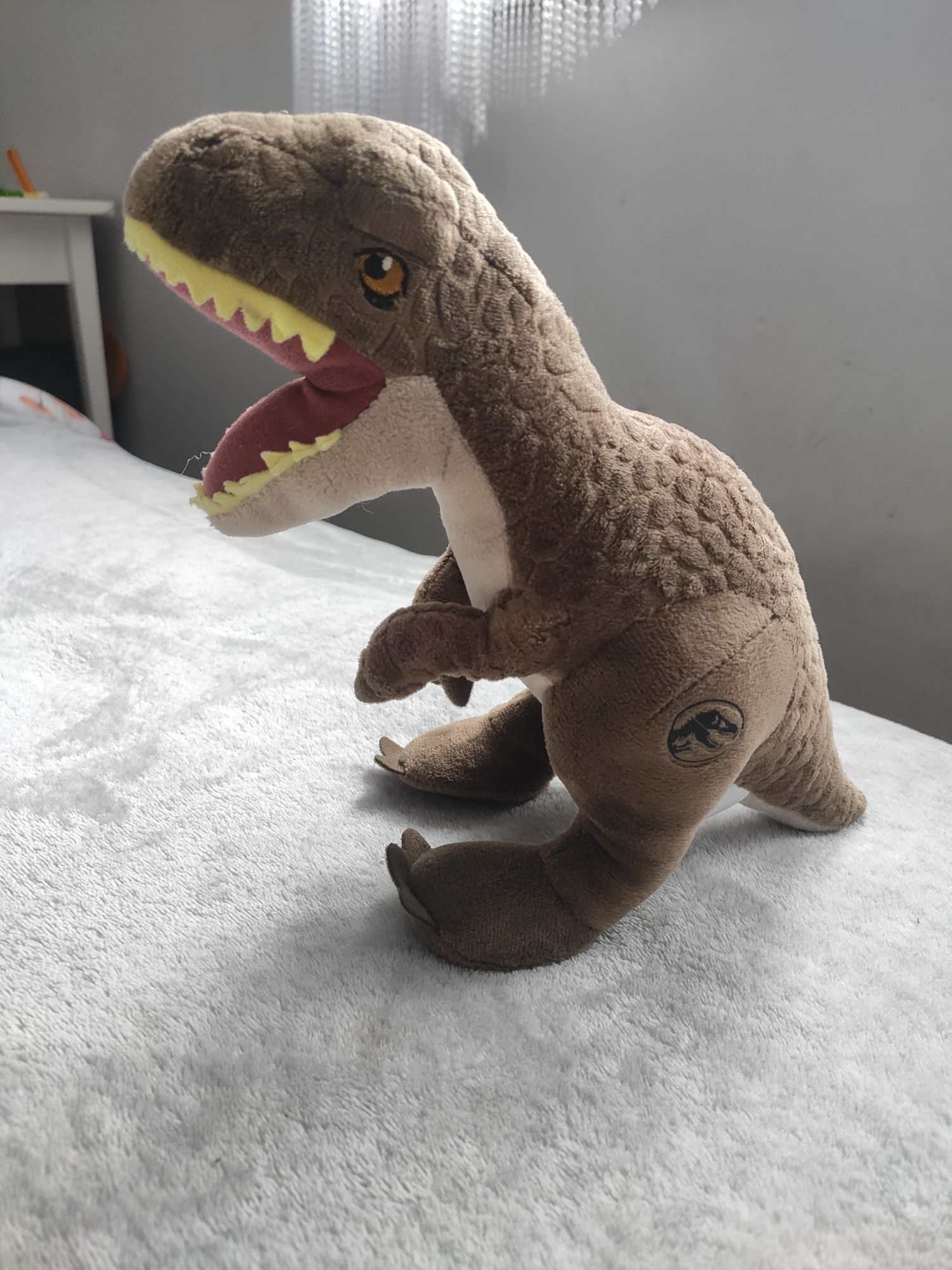 Maskotka dinozaur pluszowy t rex jurassic world
