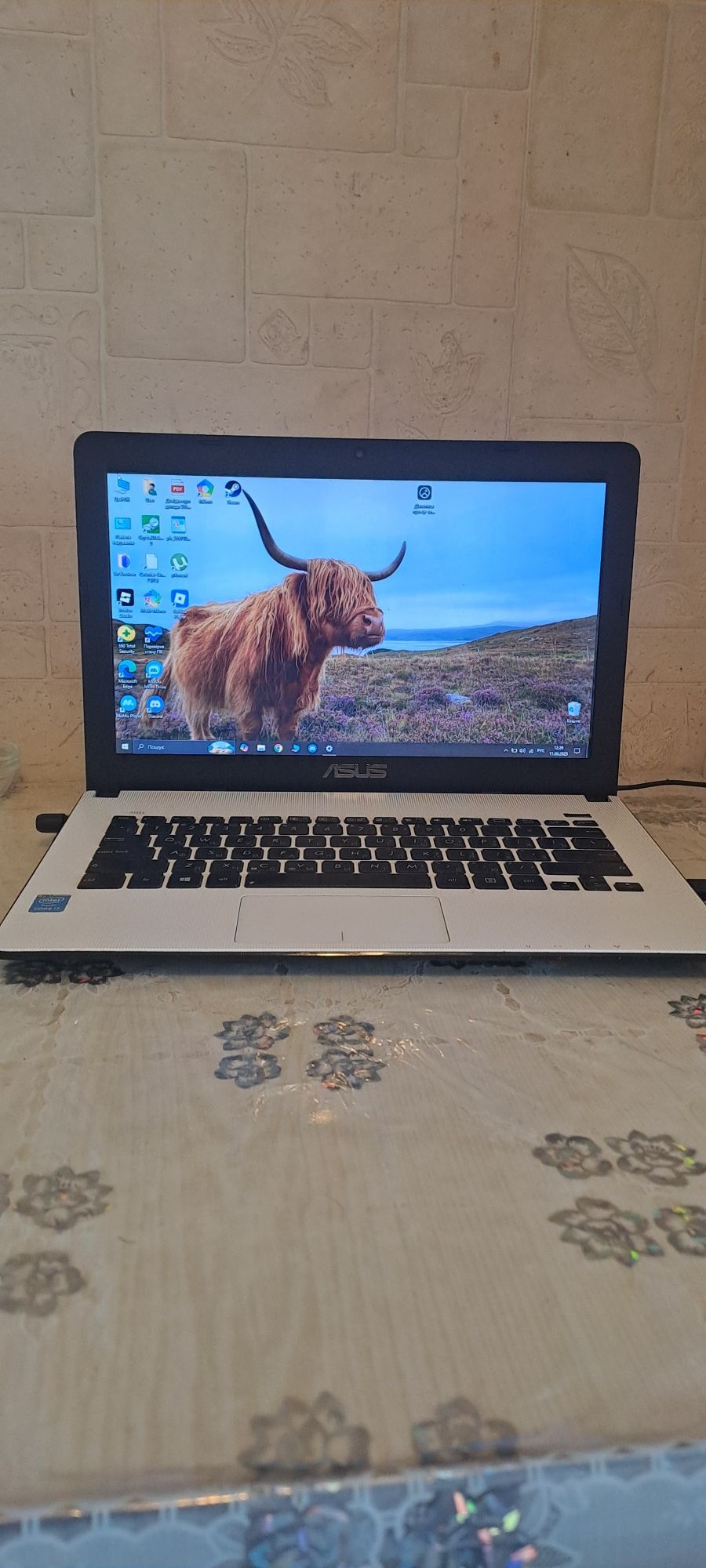 Intel core I7 3610QM, 8 GB ОЗУ, SSD 120 GB.