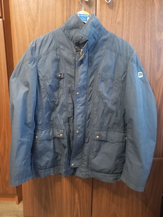 Продам ветровку  HUGO BOSS orange размер М