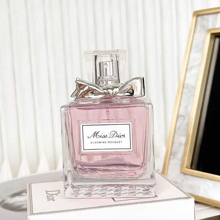 Miss Dior Dior Blooming Sweetheart Woda toaletowa 100ml