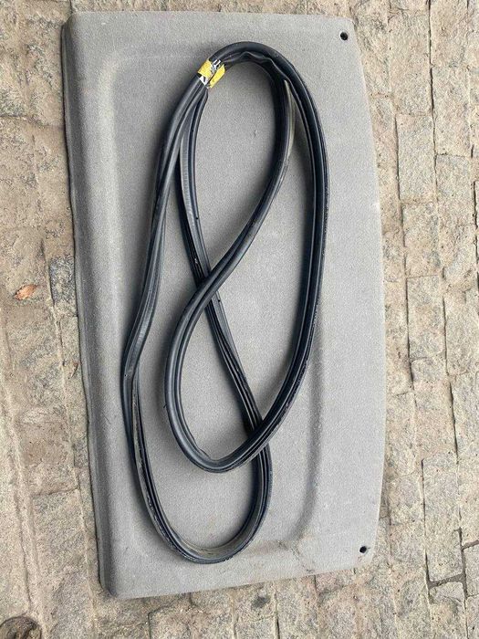 Ущільнювач задньої ляди уплотнитель VW Passat B6 пасат б6 3C9827705A