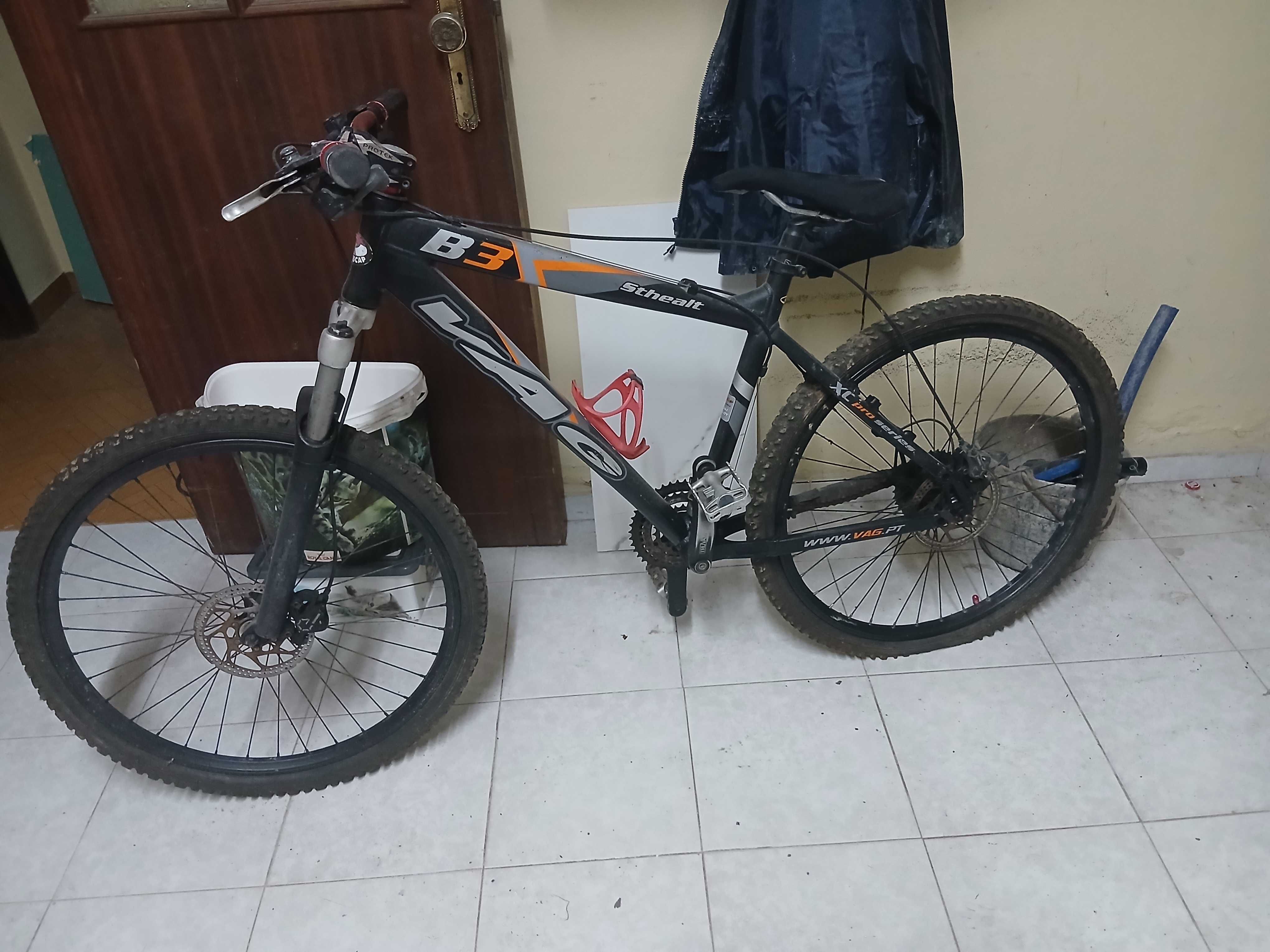 Bicicleta usada mas em bom estado ja esta parada algum tempo