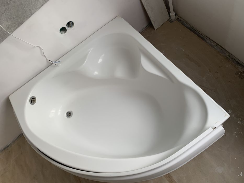 Ванна акрілова кутова ідеальному стані.