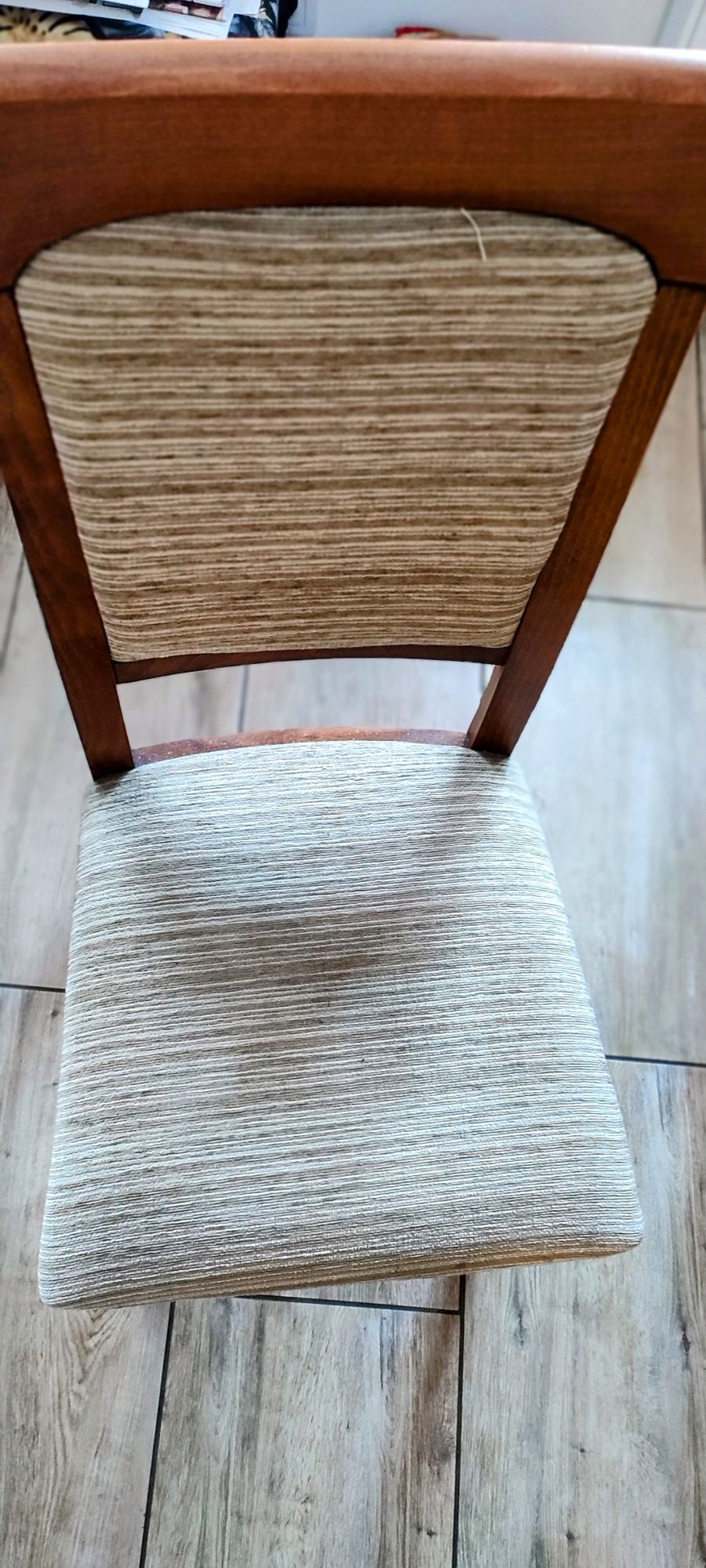 Stół z krzesłami