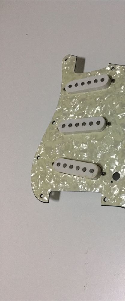 Pickguard white tortoise e pickups squier