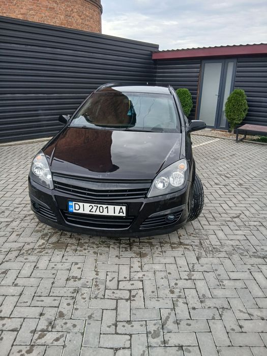 Опель астра h.в гарному стані