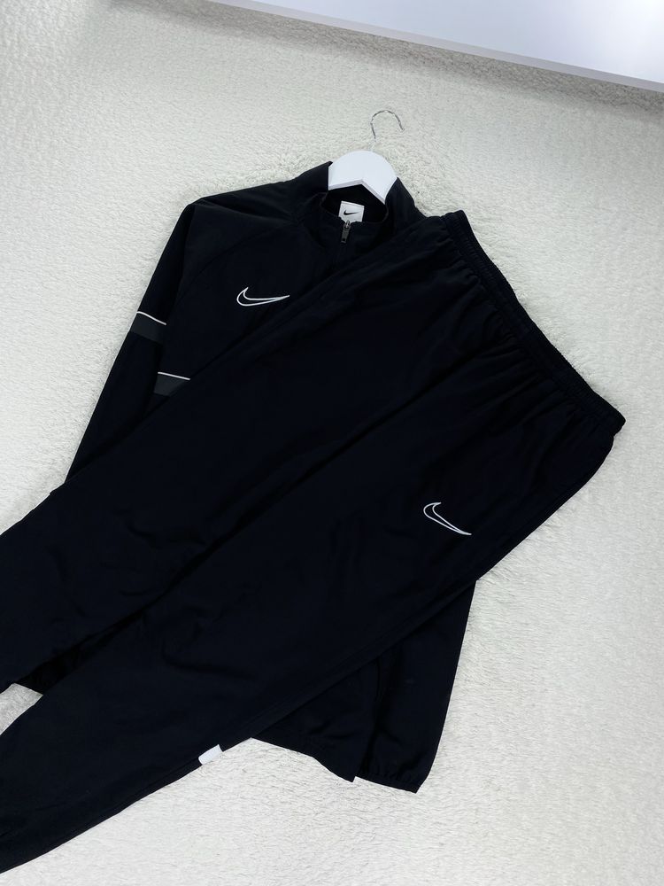 Нейлоновый спортивный костюм Nike Swoosh dri-fit nsw tech