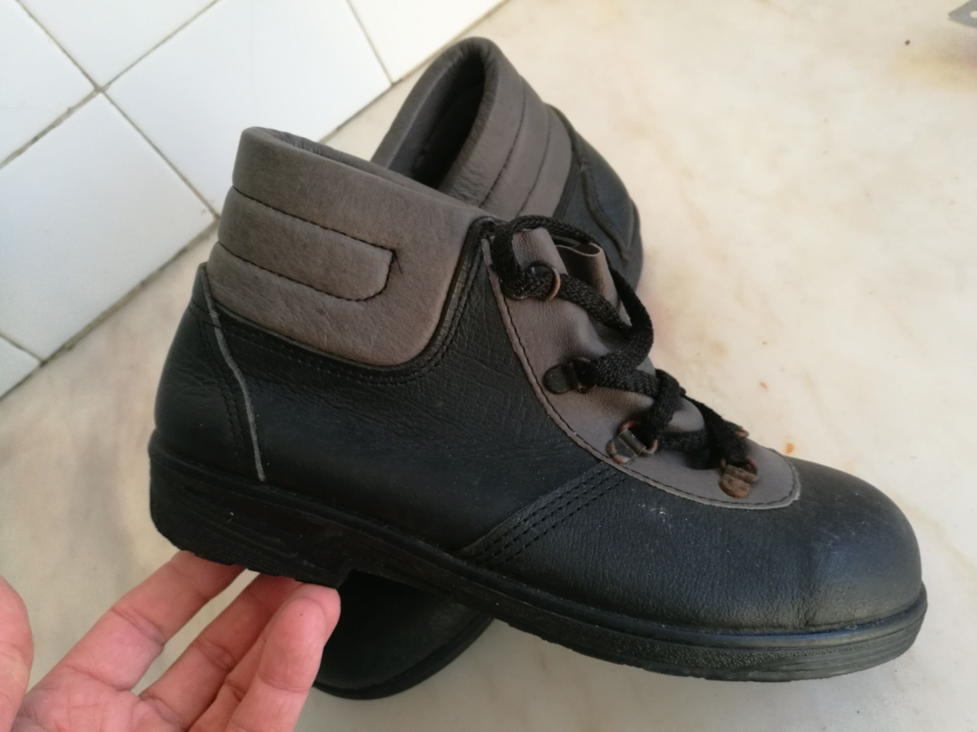 Botas de trabalho em pele e de biqueira aço n 39/40