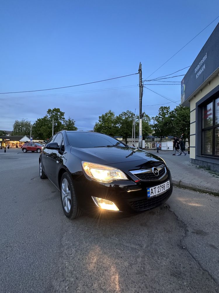 Продам opel astra j з оригінальним пробіглм 204 тисячі