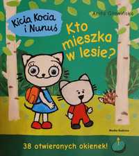 Kicia Kocia Kto mieszka w lesie, z okienkami