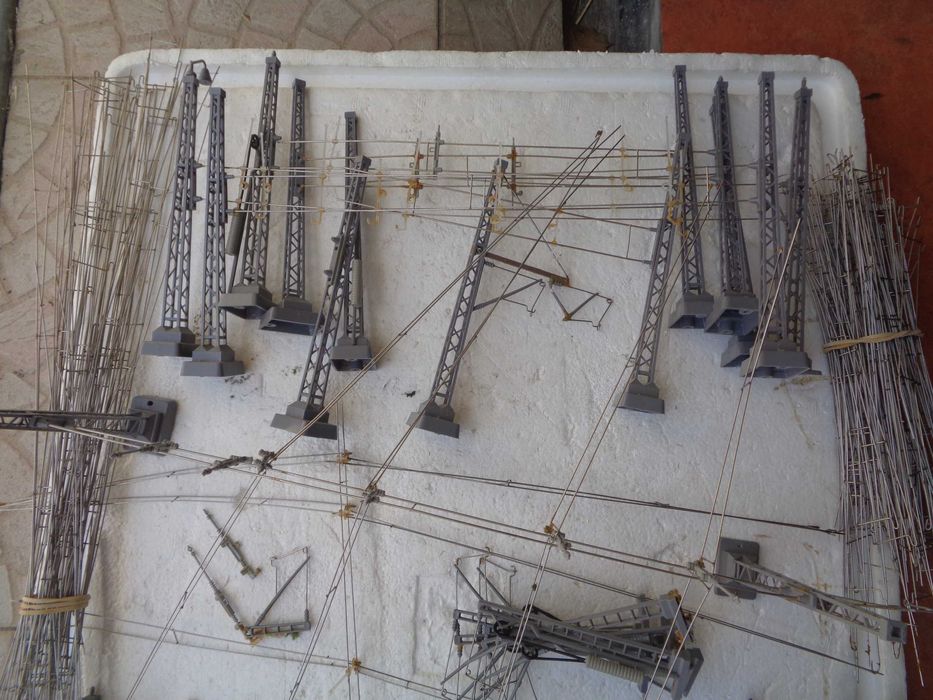 1:87 Lote de Catenárias e postes de catenária pista comboio