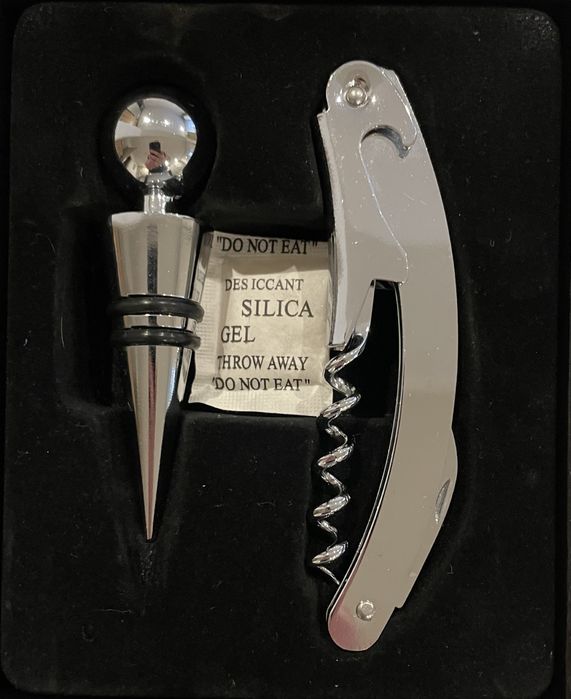 Zestaw Akcesoriów do Wina w ozdobnym pudełku