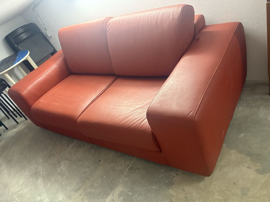 Sofas pele. Bom estado.