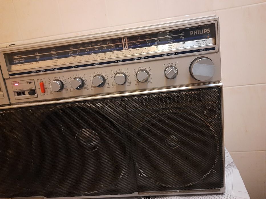 Продам магнитофон philips D8444