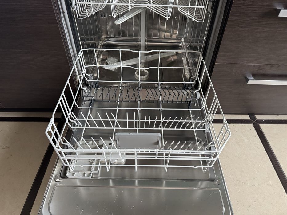 Kosz na naczynia dolny do zmywarki Beko D 8879 FD (95528) 60cm