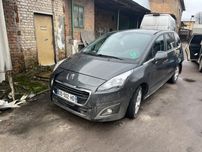 пежо 5008 фара.          .