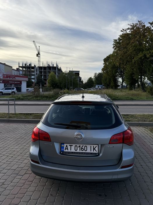 Продам!  Opel Astra J 1.7 дизель 2012 рік.