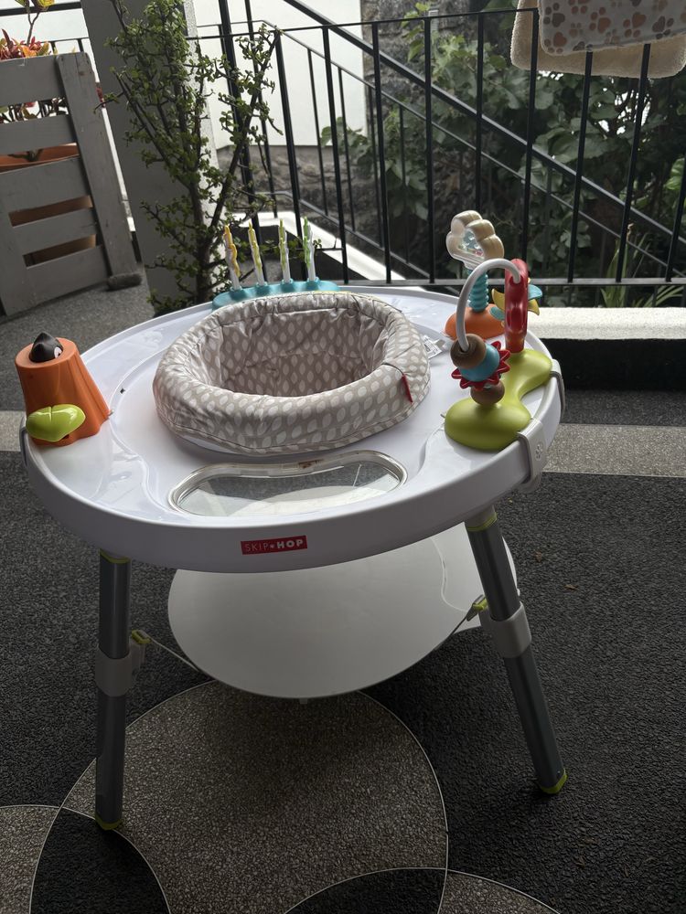 Mesa de atividades da skip hop