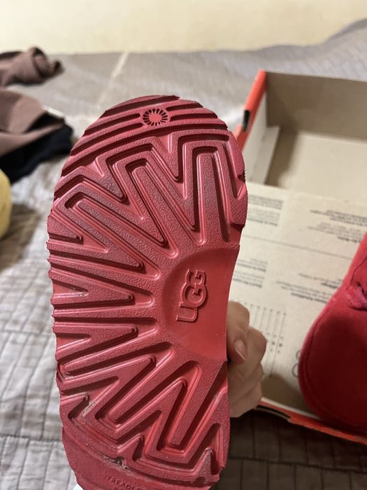 Уги, чобітки зимові для дівчинки. Стан нових. Uggs 26