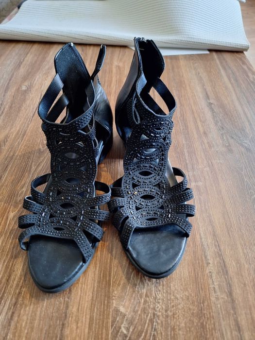 Sandały czarne typu rzymianki rozm. 39-40 NOWE!!!