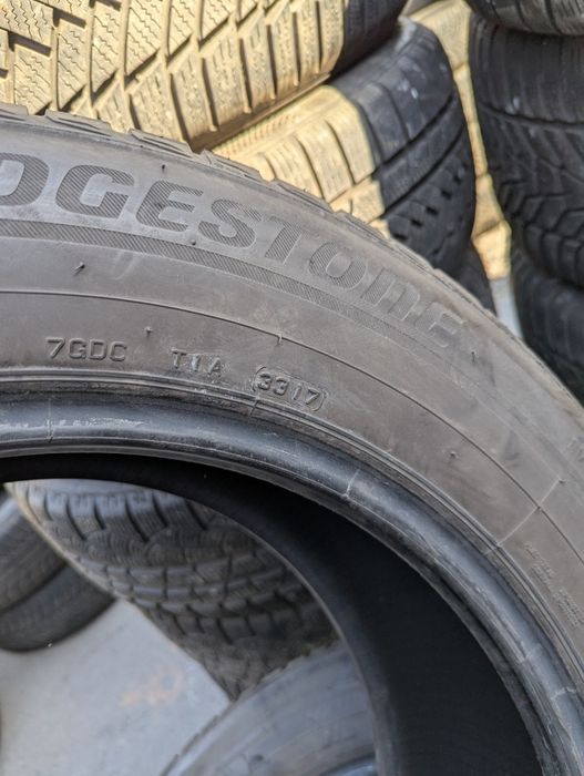 235/60R18 Bridgestone