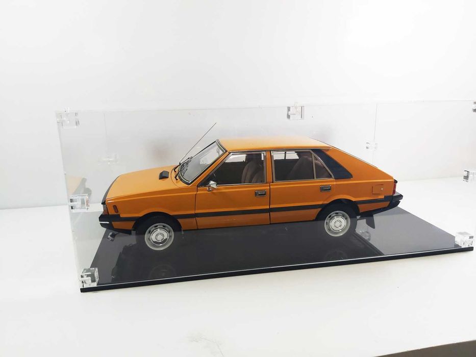 Model Deagostini Polonez 1500 Skala 1:8 + Gablota LoombardNidzica