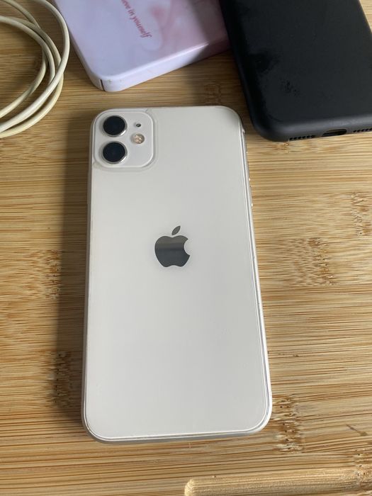 Iphone 11 64GB (BRANCO)