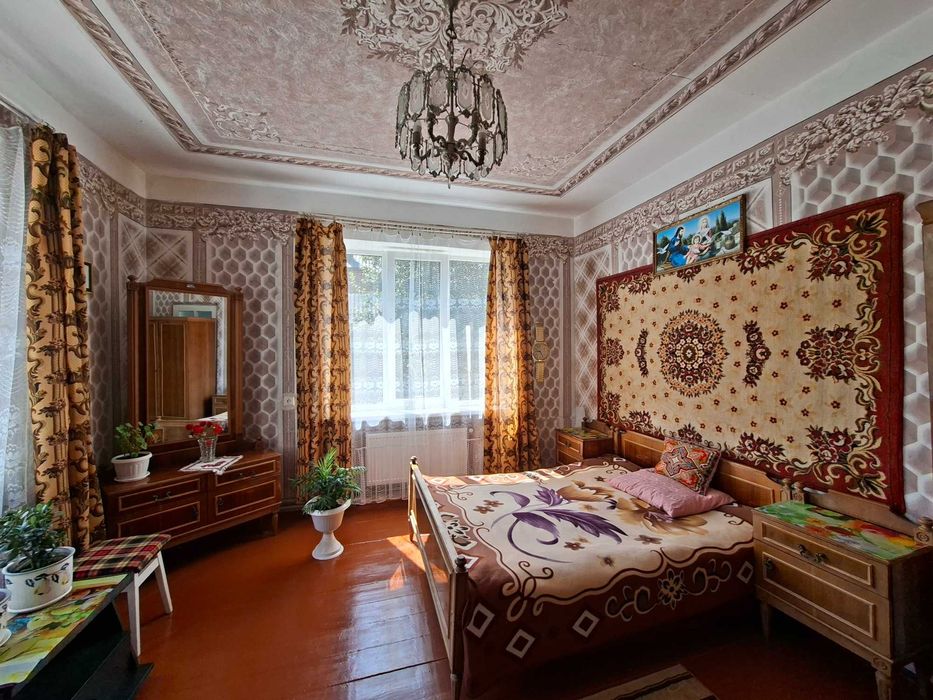 Підселення в особняк для дівчат,вул.Коновальця .