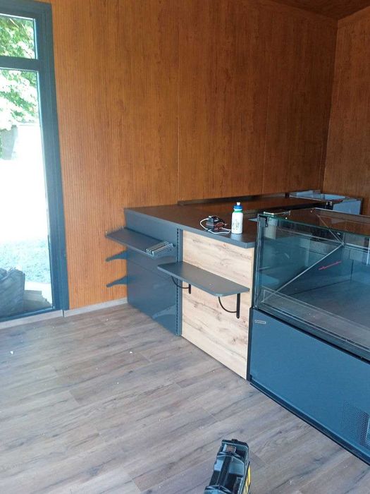 Стелажі торгові, кавомодуль, каса, холодильне та морозильне обладнання