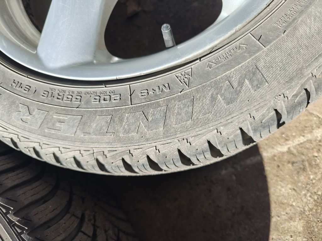 Opony zimowe z felgami 205/55 R16 5x112