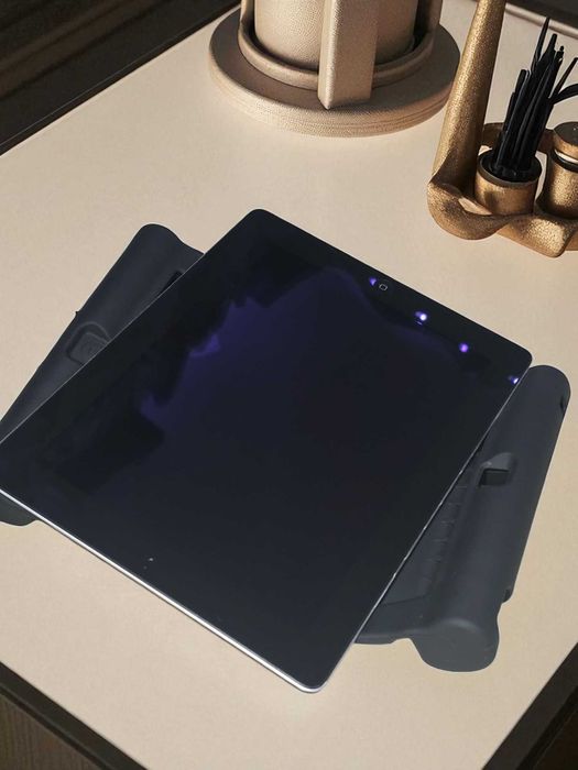 Apple iPad 4 9.7” Wi-Fi 16GB A1458 + etui ochronne