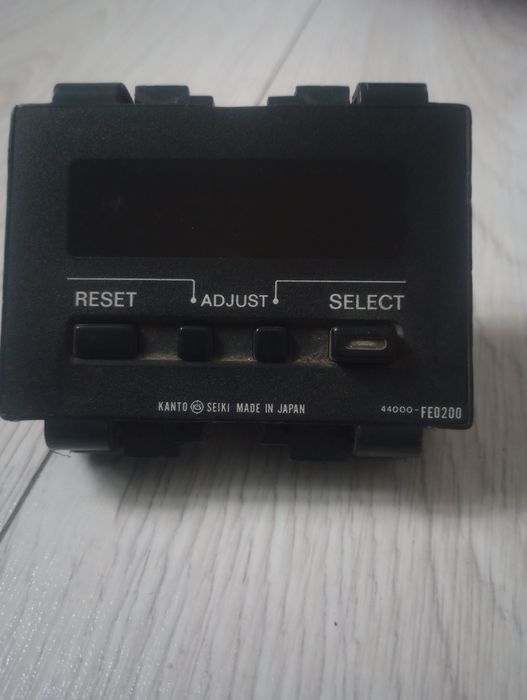 NISSAN PATROL DASH CLOCK MQ (ПОРУЧ З СТЕРЕО) 06/80-12/87 80 81 82 83 8