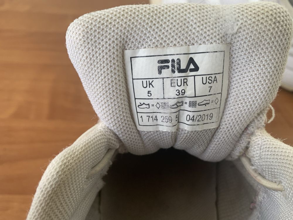 Продам кросівки Fila 39 розмір