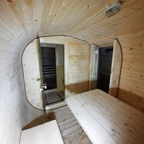 Квадро-Баня топка с улицы 6 м двери внутри стеклянные, лавочки.