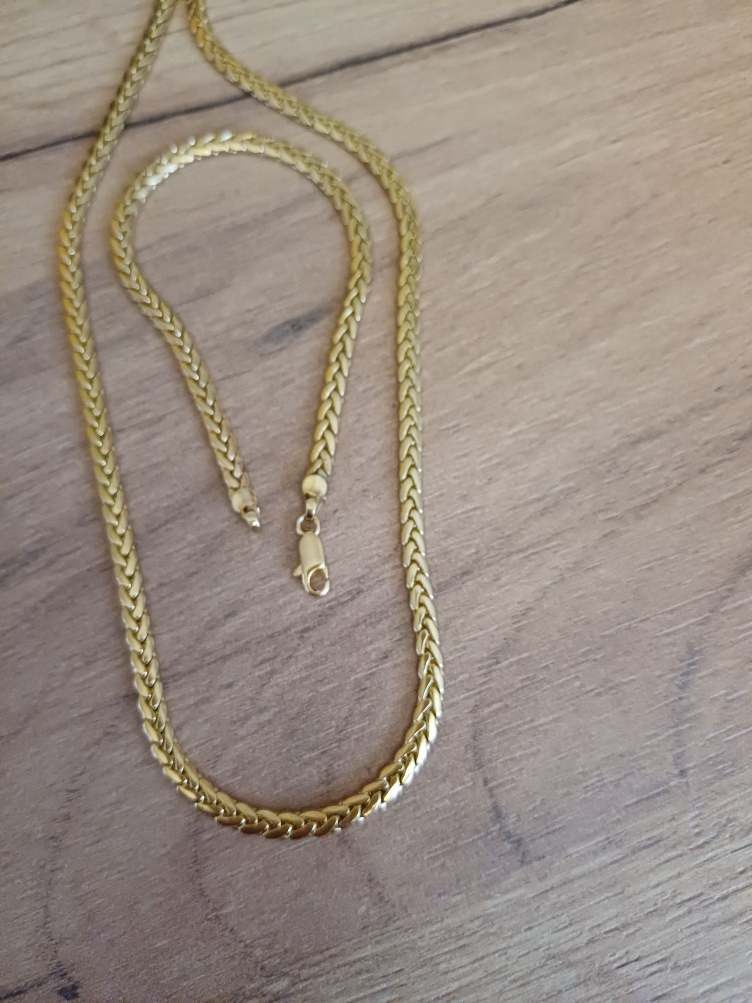 Łańcuszek i bransoletka w złotym kolorze