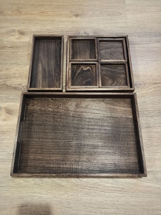 7 drewnianych tac z uchwytami